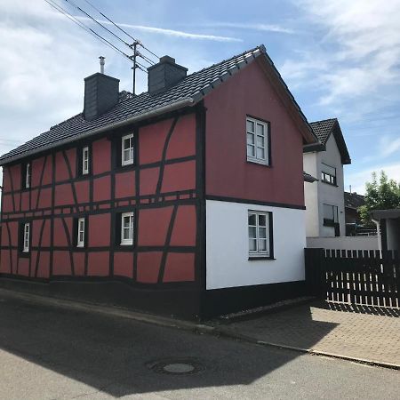 Ferienhaus Eifeldoemchen Villa บัดมึนสเตอร์ไอเฟิล ภายนอก รูปภาพ