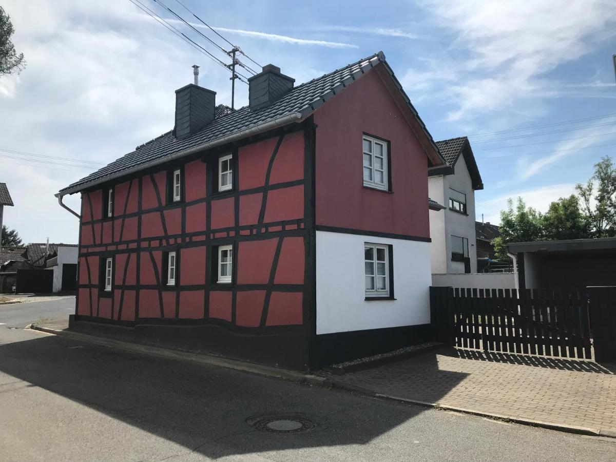Ferienhaus Eifeldoemchen Villa บัดมึนสเตอร์ไอเฟิล ภายนอก รูปภาพ